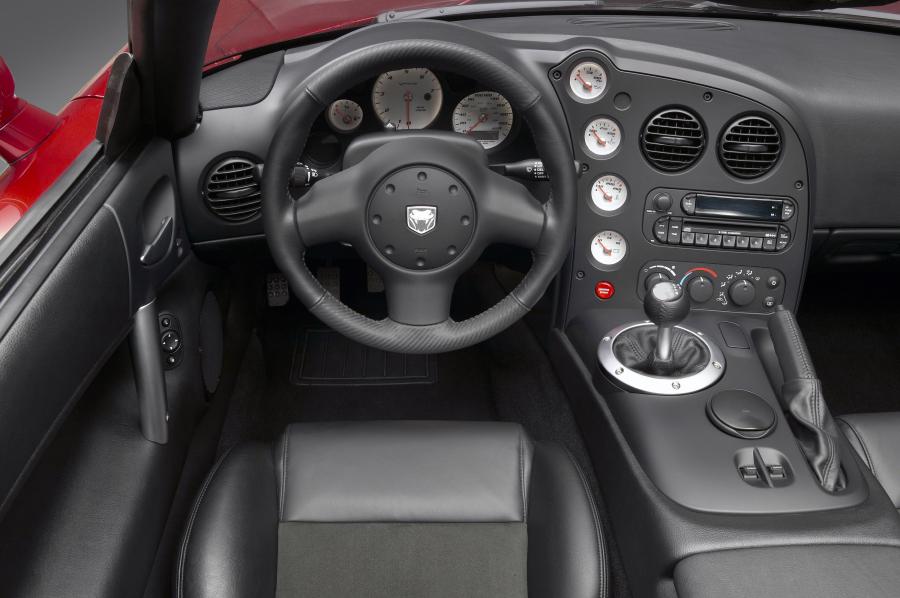 Торпедо Dodge Viper SRT10 Roadster 2007 года  (фото 46 из 57)